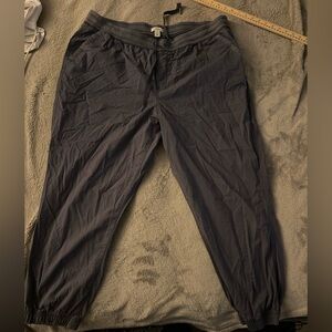 LL Bean gray sweatpants joggers. Size 1x Drawstring and pockets
